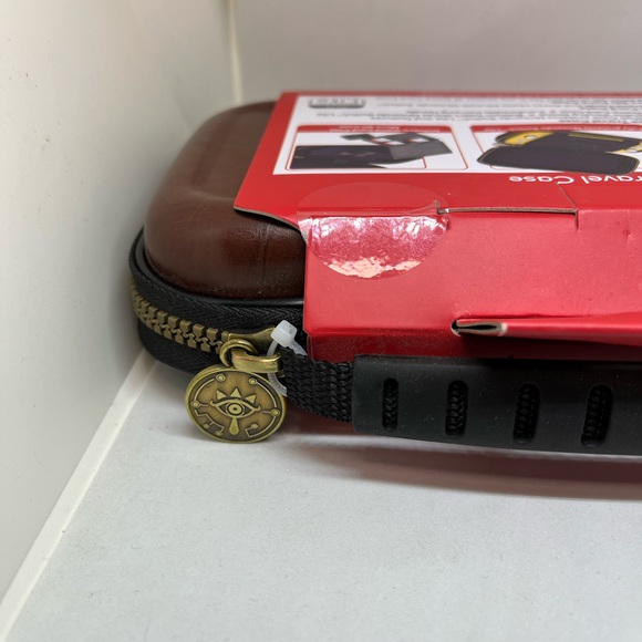 Nintendo Switch Lite Game Traveler Deluxe Travel Case Legend of Zelda BOTW - New - Picture 2 of 3